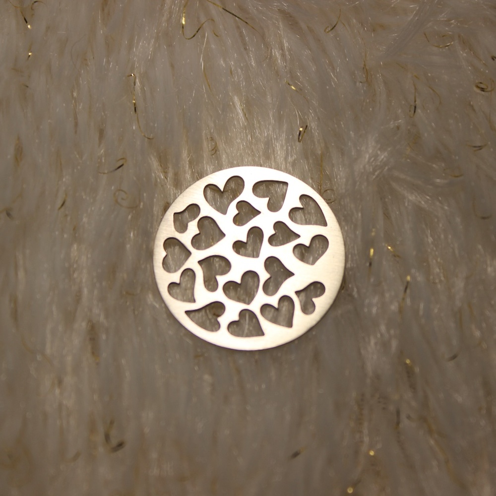 Floating locket plate